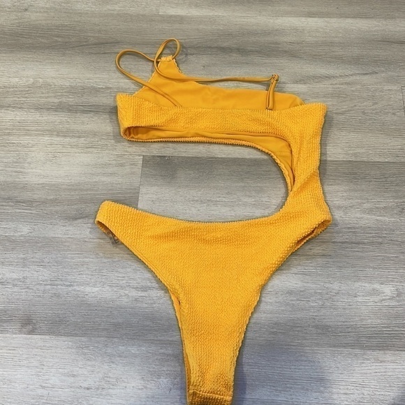 Zaful One Piece Textured Yellow One Shoulder Monokini Swimsuit Sexy Size M 6 - Picture 7 of 7